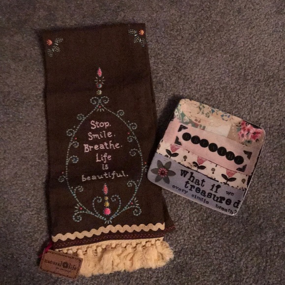 Hand towel and ring or soap dish - Picture 1 of 5